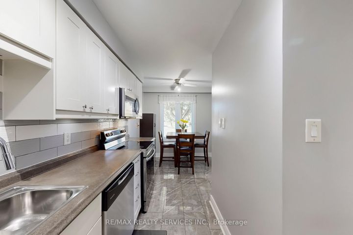 Photo 12 at 14 Bryant Court, Brampton West, Brampton