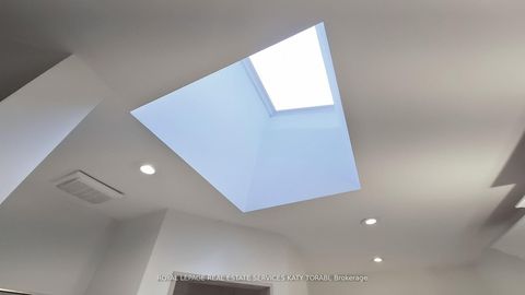 Photo 17 at 15 Farrington Drive, Windfields, Toronto