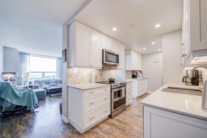 Photo 6 at 1401 - 1535 Lakeshore Road E, Lakeview, Mississauga
