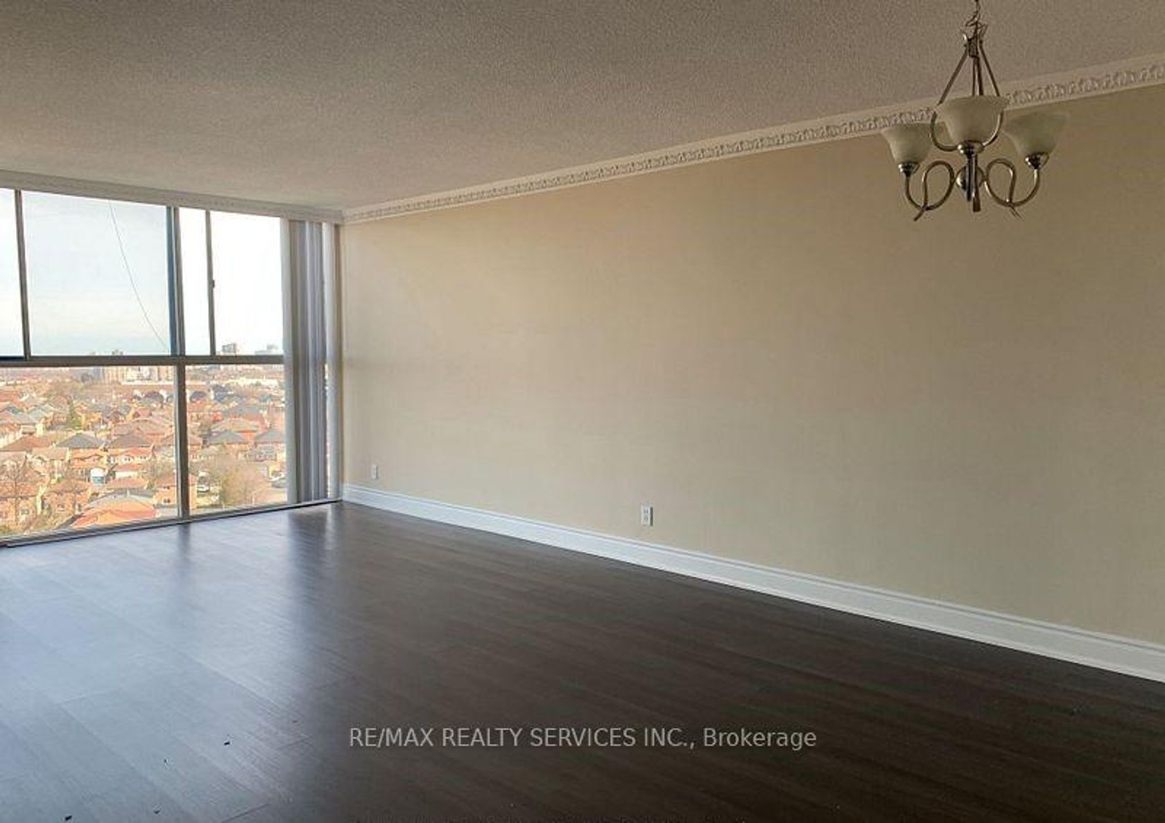 1412 - 35 Trailwood Drive NE, Hurontario, Mississauga by Loree Meneguzzi Real Estate 1412 - 35 Trailwood Drive NE, Hurontario, Mississauga