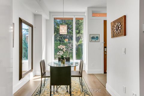 Photo 4 at 13 - 837 Broadview Avenue, Danforth, Toronto