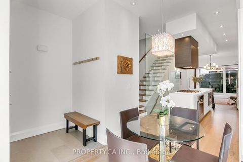Photo 5 at 13 - 837 Broadview Avenue, Danforth, Toronto