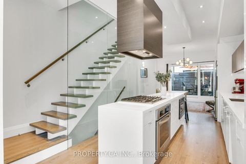 Photo 6 at 13 - 837 Broadview Avenue, Danforth, Toronto