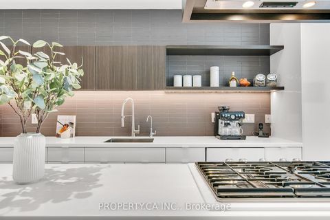 Photo 9 at 13 - 837 Broadview Avenue, Danforth, Toronto