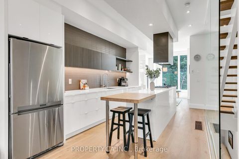 Photo 10 at 13 - 837 Broadview Avenue, Danforth, Toronto