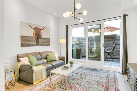 Photo 13 at 13 - 837 Broadview Avenue, Danforth, Toronto