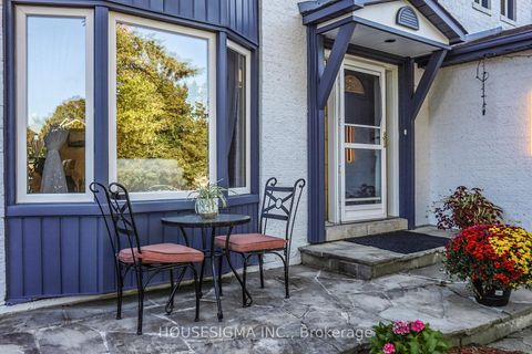 Photo 1 at 41 Underhill Crescent, Aurora Highlands, Aurora