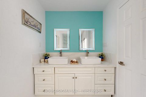Photo 16 at 41 Underhill Crescent, Aurora Highlands, Aurora