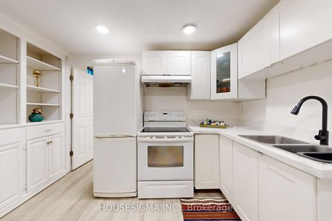 Photo 30 at 41 Underhill Crescent, Aurora Highlands, Aurora