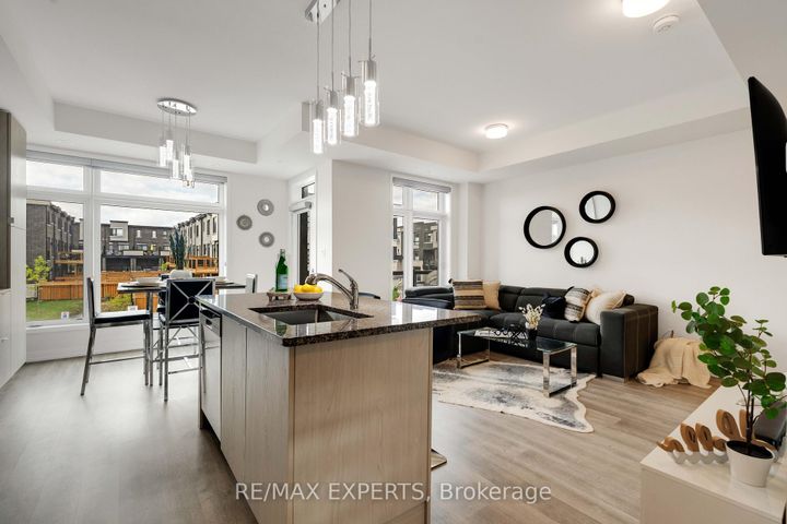 Photo 7 at 309 - 2550 Castlegate Crossing W, Duffin Heights, Pickering