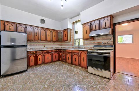 Photo 6 at 1195 Dovercourt Road, Junction, Toronto
