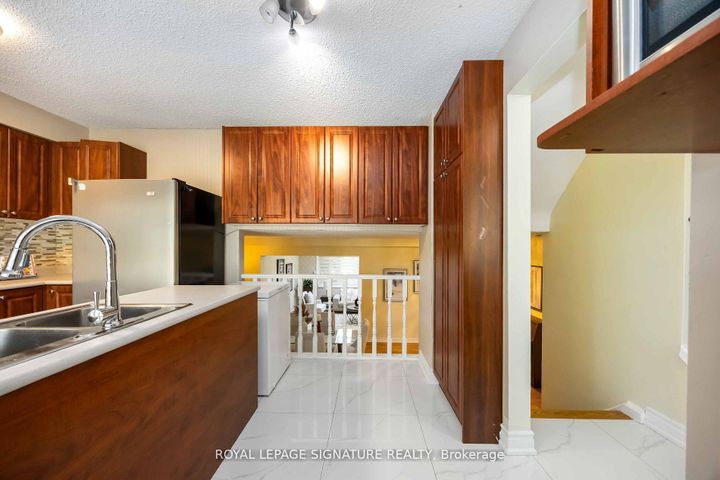 Photo 6 at 104 Billington Crescent, Donalda, Toronto