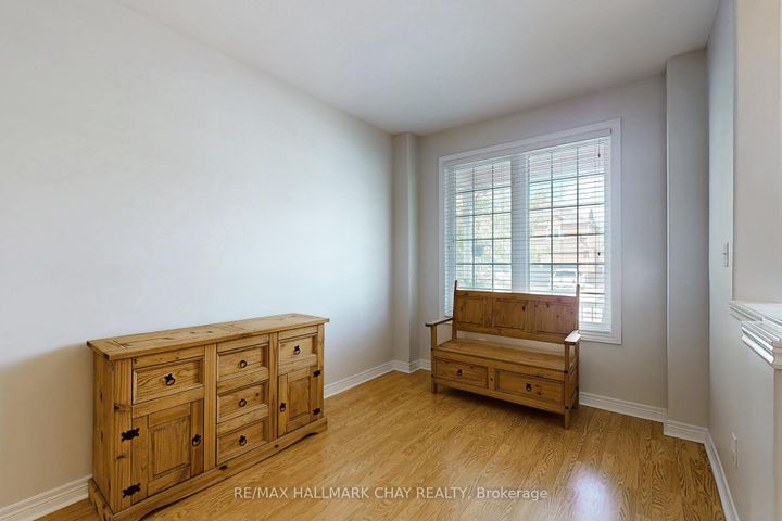 Photo 6 at 76 Cobblestone Court, Wellington, Brampton