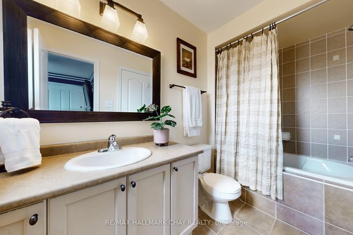 Photo 38 at 76 Cobblestone Court, Wellington, Brampton