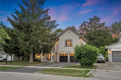 Photo 1 at 31 Ridge Drive, CP College Park, Oakville