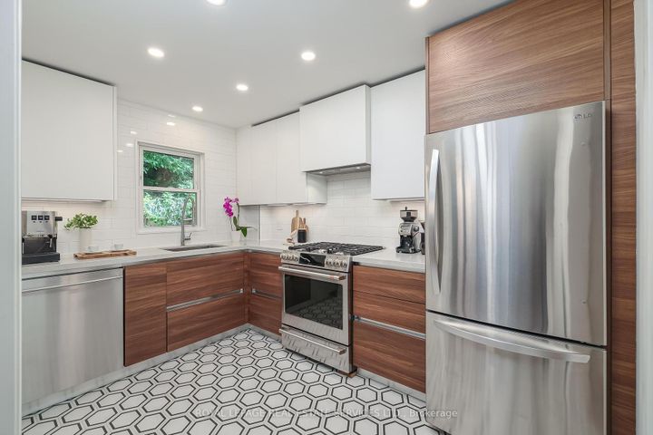 Photo 10 at 618 Davenport Road, Casa Loma, Toronto