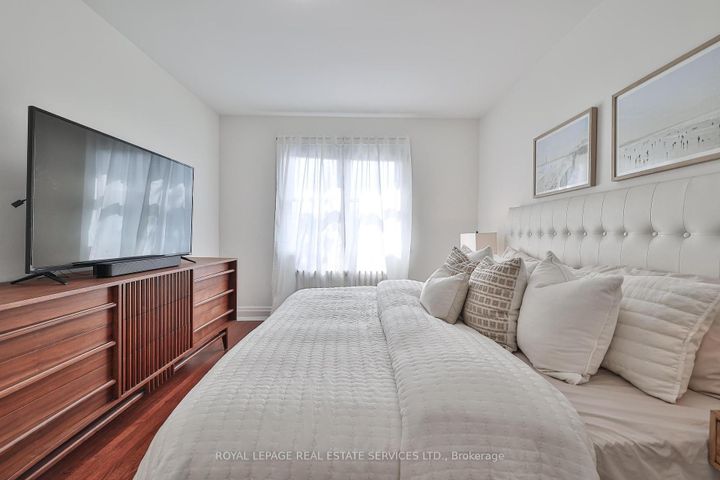 Photo 17 at 618 Davenport Road, Casa Loma, Toronto