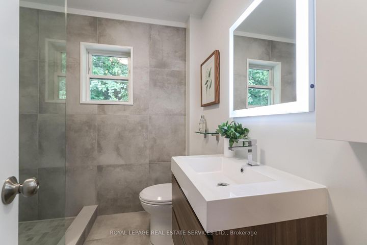 Photo 19 at 618 Davenport Road, Casa Loma, Toronto