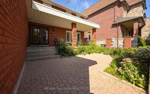 Photo 4 at 30 Oak Avenue, South Richvale, Richmond Hill