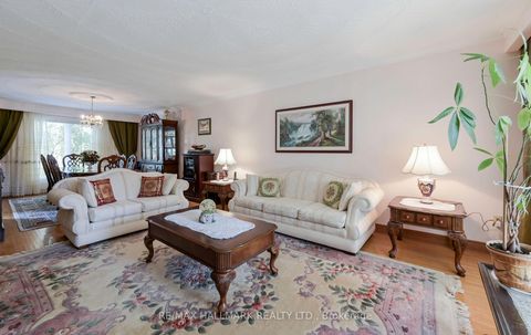 Photo 8 at 30 Oak Avenue, South Richvale, Richmond Hill