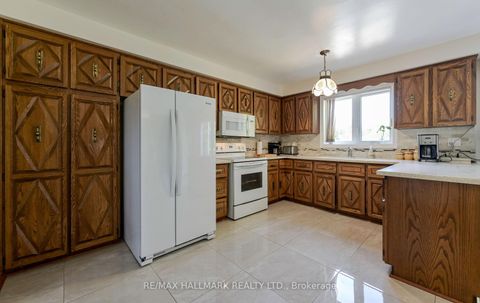 Photo 14 at 30 Oak Avenue, South Richvale, Richmond Hill