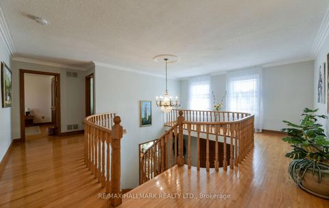 Photo 21 at 30 Oak Avenue, South Richvale, Richmond Hill