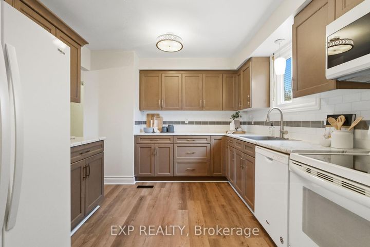 Photo 3 at 236 Northminster Court, Centennial, Oshawa