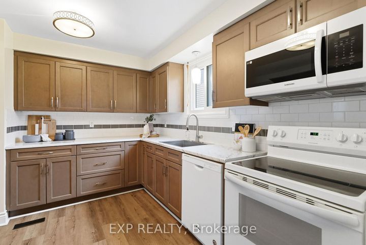 Photo 4 at 236 Northminster Court, Centennial, Oshawa