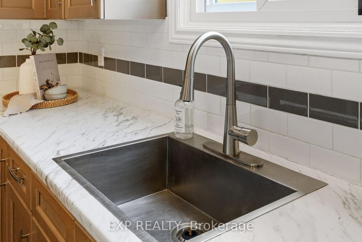 Photo 5 at 236 Northminster Court, Centennial, Oshawa