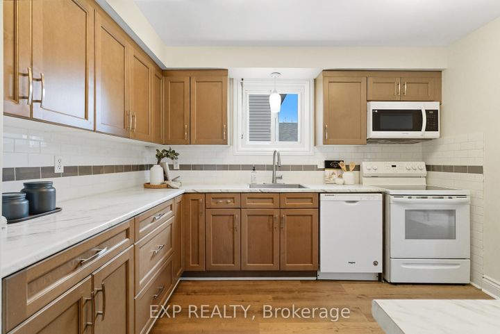 Photo 6 at 236 Northminster Court, Centennial, Oshawa