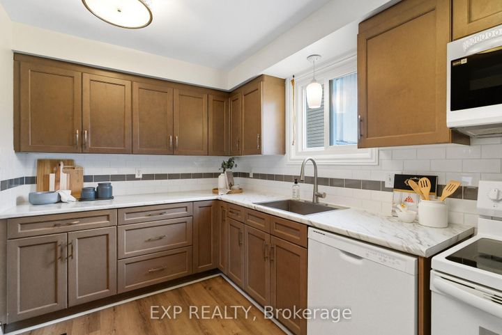Photo 7 at 236 Northminster Court, Centennial, Oshawa