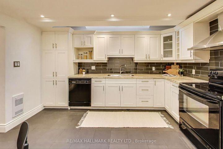 Photo 6 at 88 Poulett Street, Moss Park, Toronto