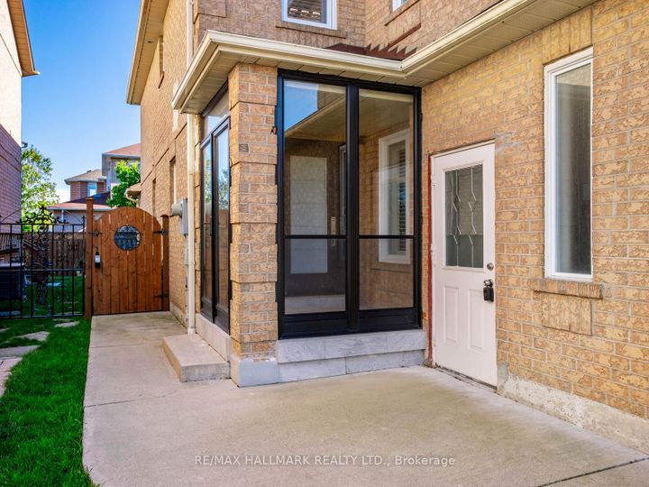 Photo 1 at 5429 Flatford Road, East Credit, Mississauga