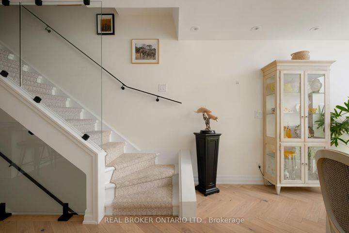 Photo 2 at B - 187 Sherwood Avenue, Mount Pleasant East, Toronto