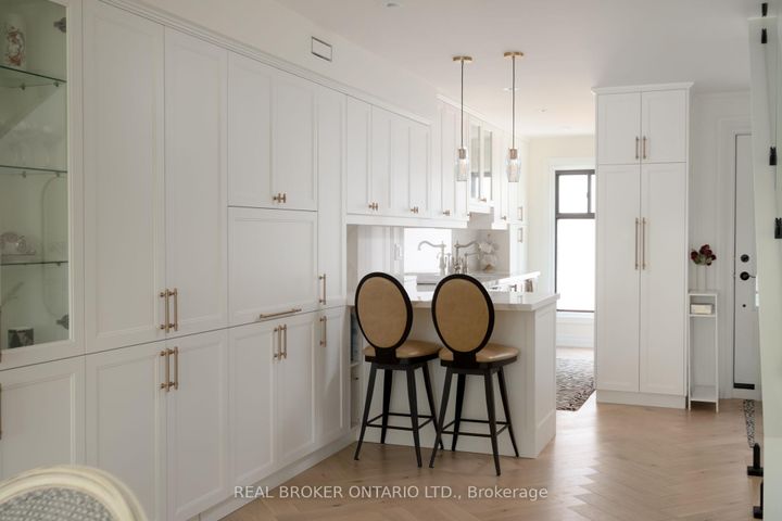 Photo 4 at B - 187 Sherwood Avenue, Mount Pleasant East, Toronto