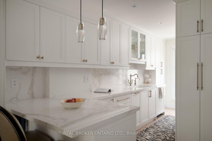 Photo 5 at B - 187 Sherwood Avenue, Mount Pleasant East, Toronto