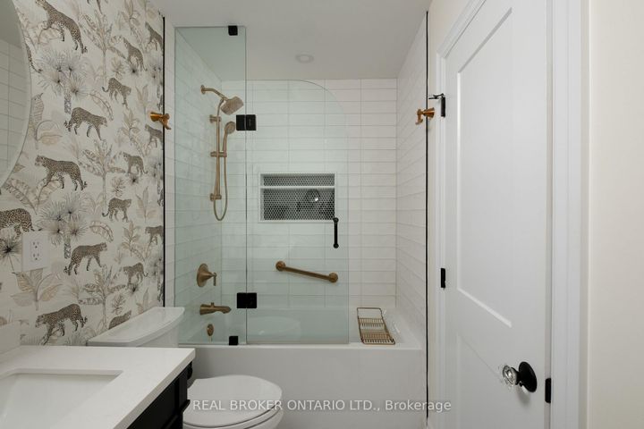 Photo 11 at B - 187 Sherwood Avenue, Mount Pleasant East, Toronto