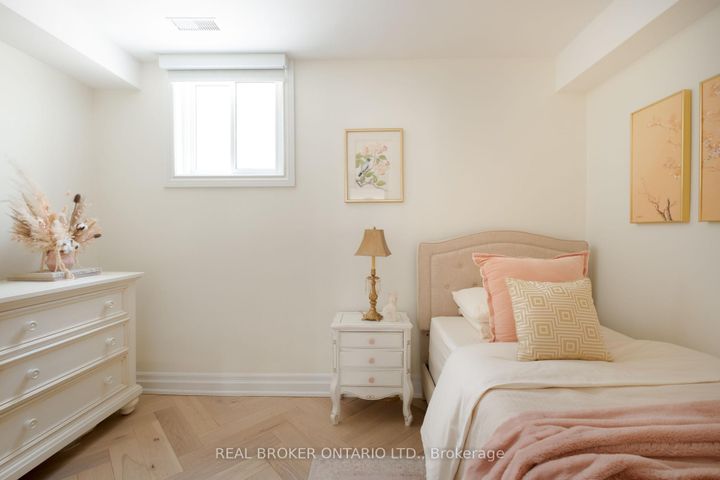 Photo 15 at B - 187 Sherwood Avenue, Mount Pleasant East, Toronto