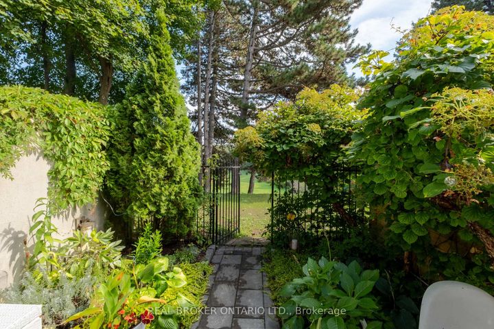 Photo 16 at B - 187 Sherwood Avenue, Mount Pleasant East, Toronto