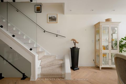 Photo 2 at B - 187 Sherwood Avenue, Mount Pleasant East, Toronto