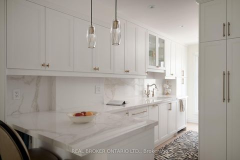 Photo 5 at B - 187 Sherwood Avenue, Mount Pleasant East, Toronto