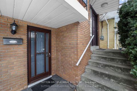 Photo 2 at 4 Carscadden Drive, Branson, Toronto