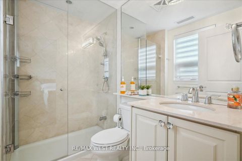 Photo 5 at 405 - 9255 Jane Street, Maple, Vaughan
