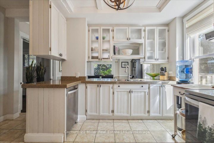 Photo 14 at 585 Dundas Street E, Waterdown, Hamilton
