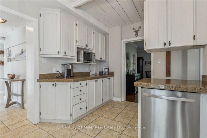 Photo 15 at 585 Dundas Street E, Waterdown, Hamilton