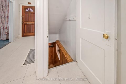 Photo 23 at 286 St Clements Avenue, Eglinton, Toronto