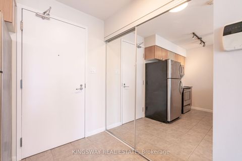 Photo 8 at 2706 - 38 Grenville Street, Bay Street Corridor, Toronto