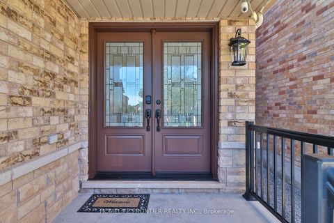 Photo 2 at 86 Venice Gate Drive, Vellore Village, Vaughan