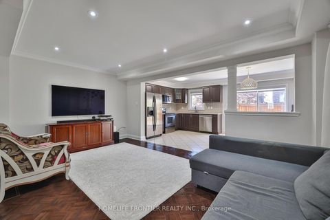 Photo 7 at 86 Venice Gate Drive, Vellore Village, Vaughan