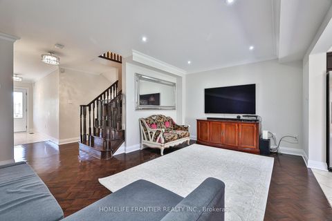 Photo 11 at 86 Venice Gate Drive, Vellore Village, Vaughan